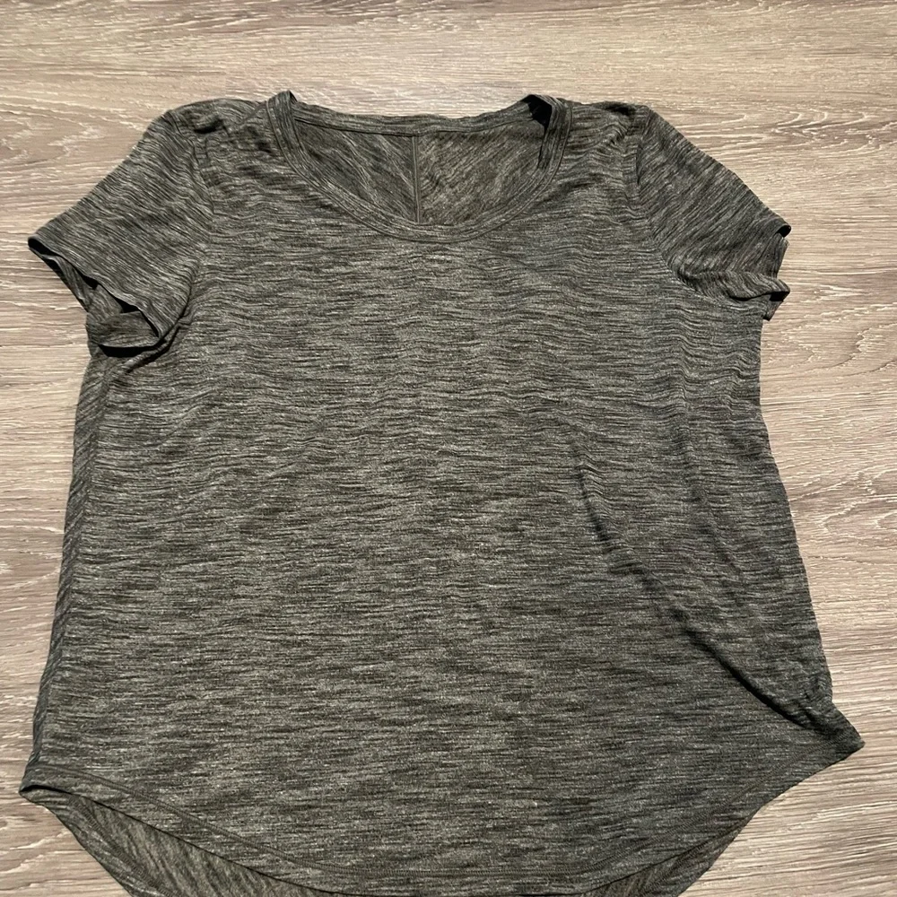 Lululemon Meant to Move Tee - Picture 4 of 4